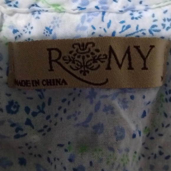 NWOT Romy Blue and White Floral Ruffle Blouse Gathered At Waste Size XL - Picture 10 of 10